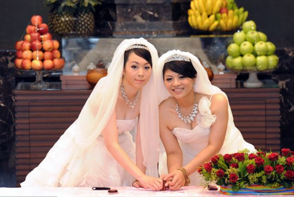 A lesbian wedding in Vietnam A lesbian wedding in Vietnam